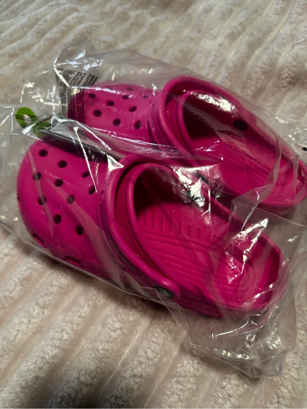 Women’s 7 Pink Crocs NWT - Picture 2 of 2
